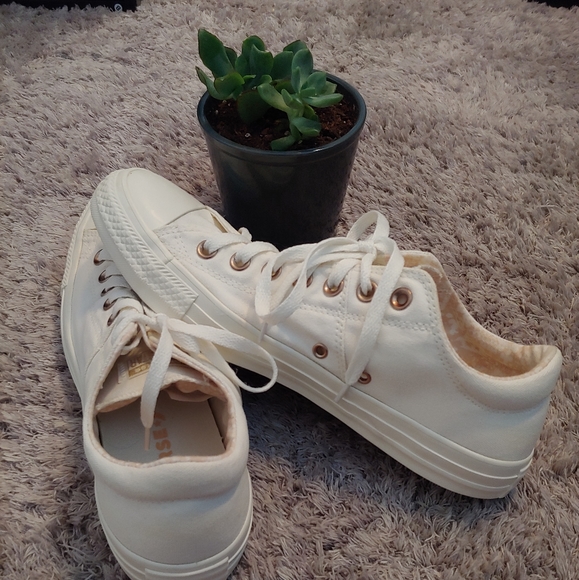 Converse - Picture 6 of 10